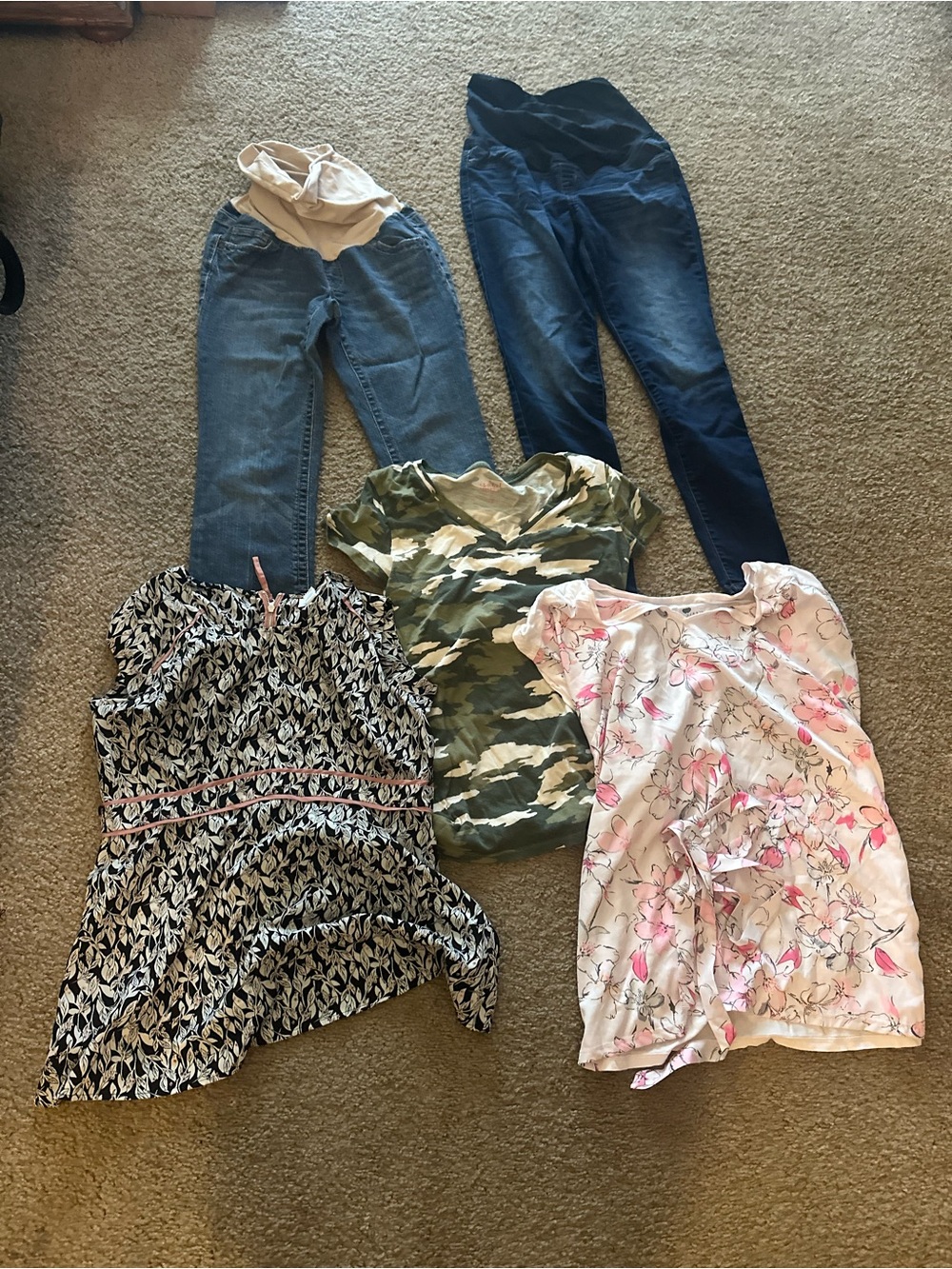 Small and medium maternity clothes bundle